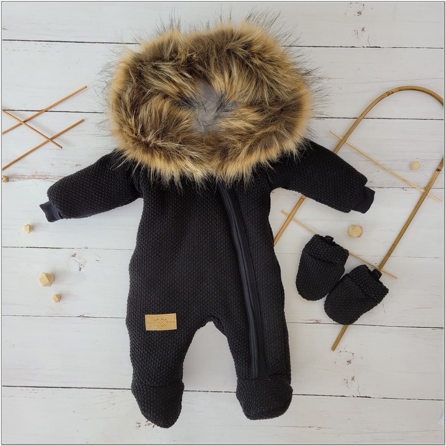 Luxusná kojenecká kombinéza pletená čierna  s kožušinkou