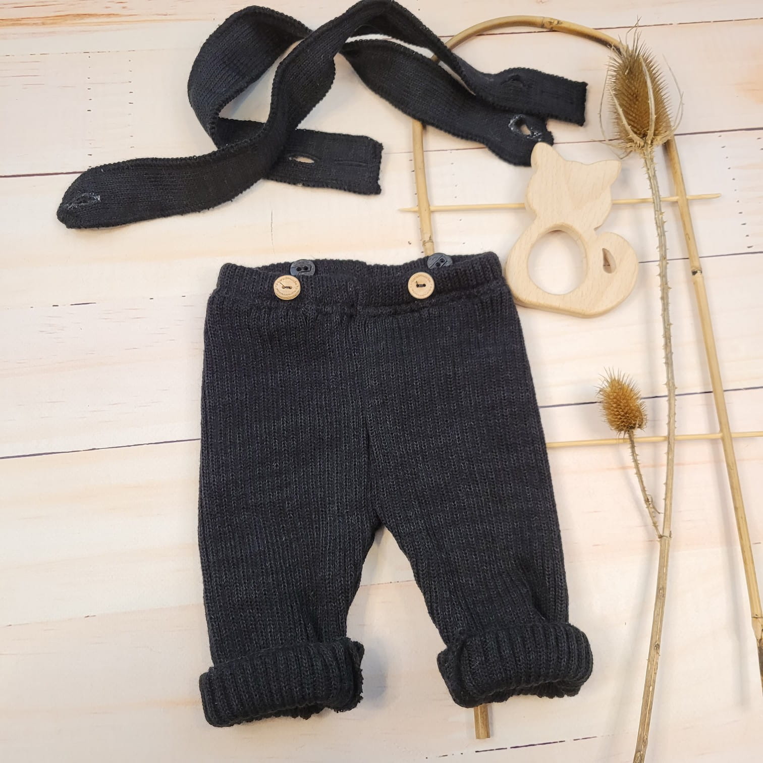 Nohavice s trakmi pre bábätko čierna