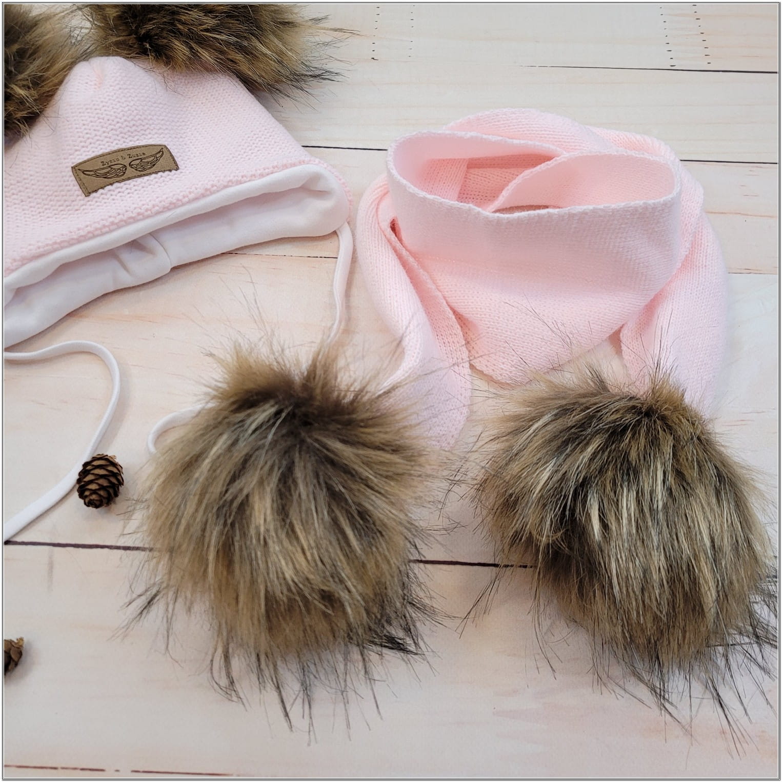 Zimná čiapka a šál s kožušinou pre bábätká ružová