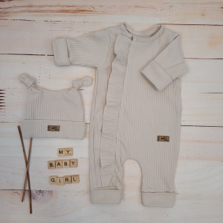 Kojenecká súprava overal a čiapočka dievčatko béžová